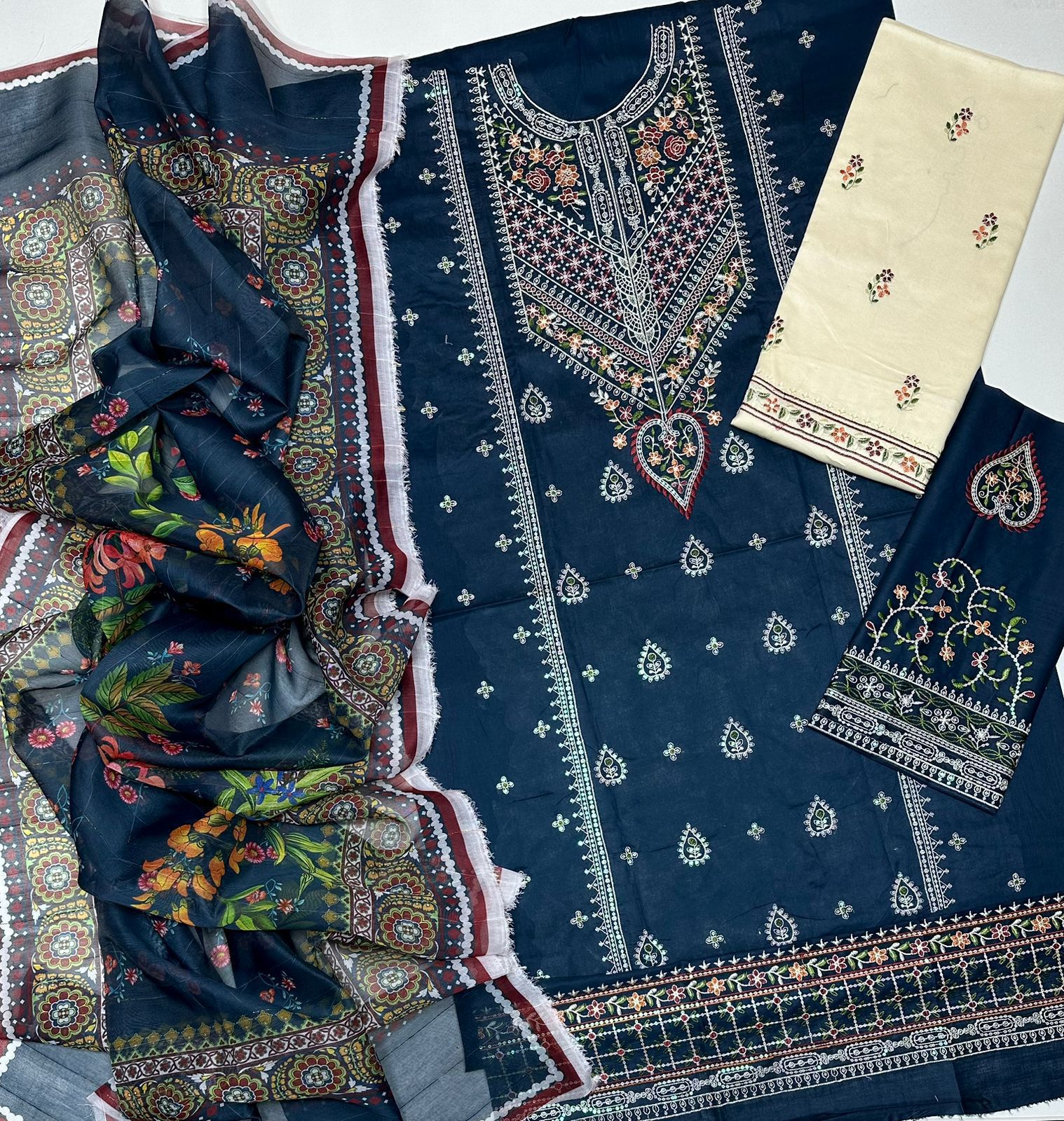 Zara Shahjahan - 1075 | Premium 3PC Embroidered Lawn Suit with Diamond Dupatta