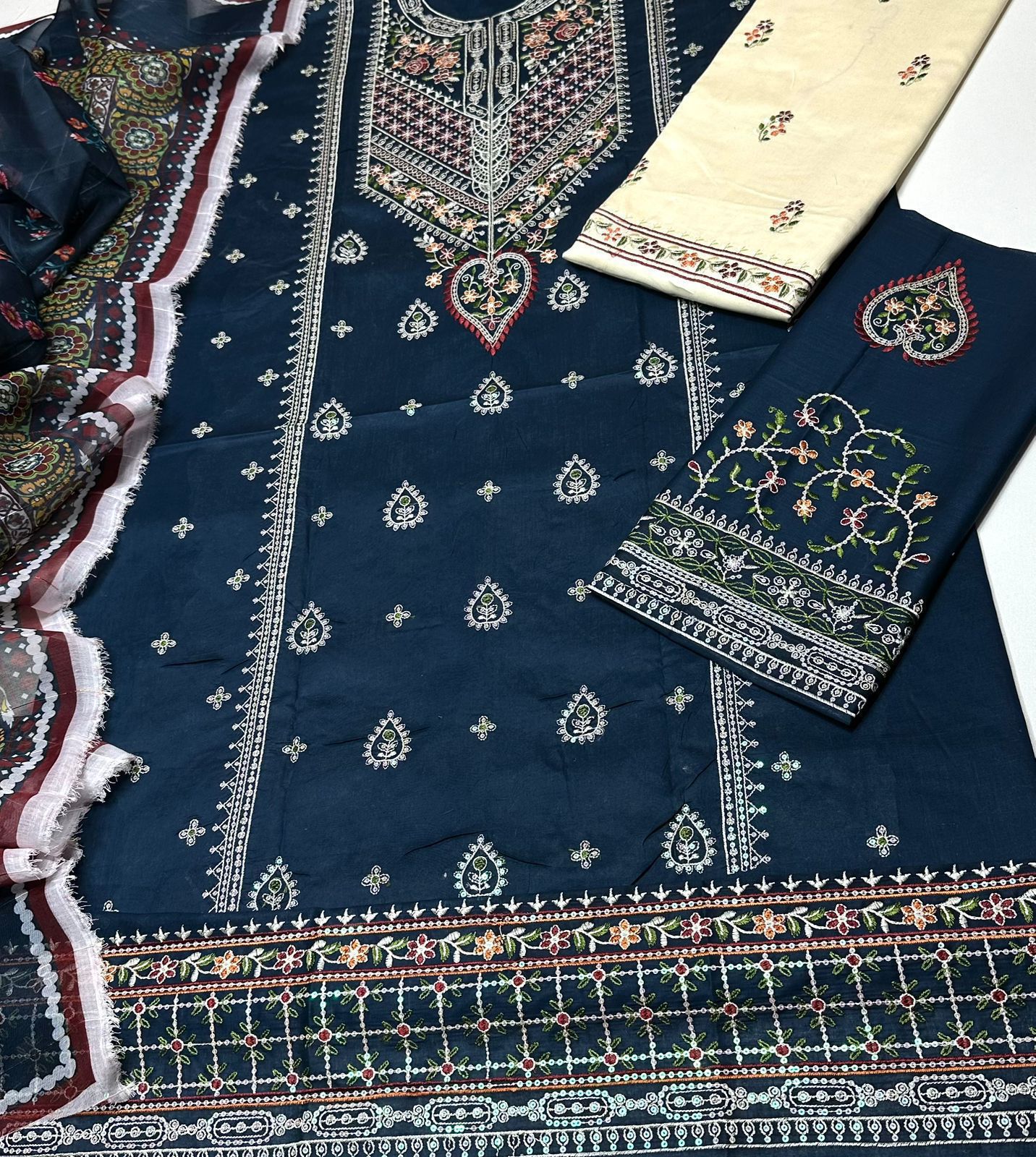 Zara Shahjahan - 1075 | Premium 3PC Embroidered Lawn Suit with Diamond Dupatta