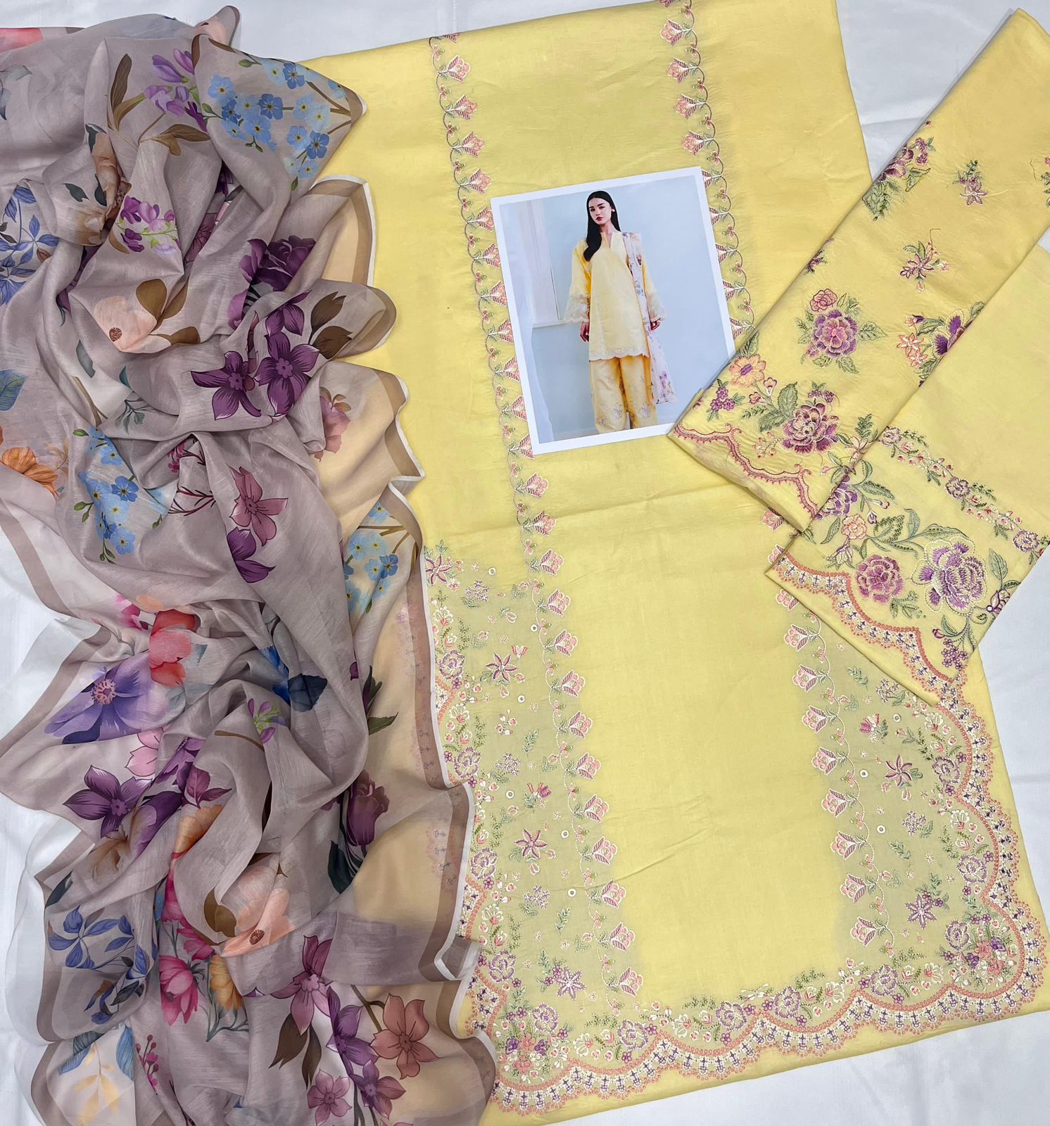 Coco 1089 – Premium 3PC Embroidered Lawn Suit | Summer Collection 2025