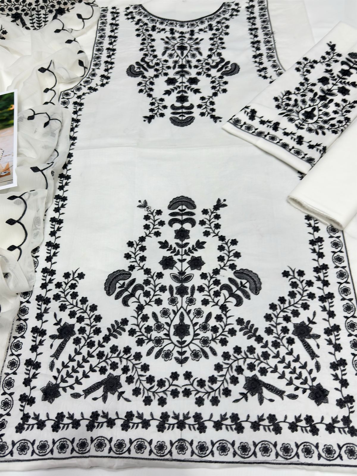 Zara Shahjahan 1012 – Elegant 3PC Embroidered Lawn Suit with Chiffon Dupatta